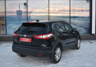 Подержанный автомобиль Nissan Qashqai 2017 года (5 фото)