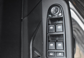 Подержанный автомобиль Opel Mokka 2014 года (13 фото)