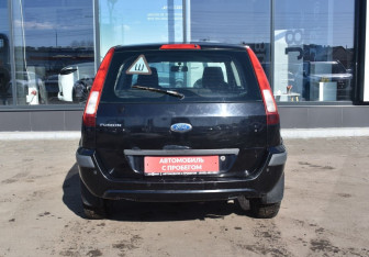 Подержанный автомобиль Ford Fusion 2007 года (6 фото)