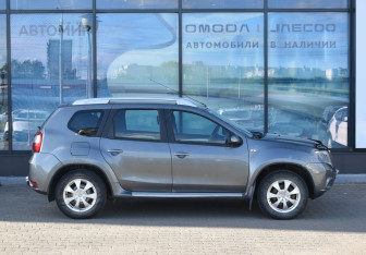 Подержанный автомобиль Nissan Terrano 2015 года (4 фото)