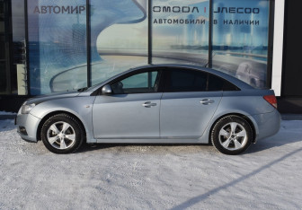 Подержанный автомобиль Chevrolet Cruze Sedan 2009 года (8 фото)