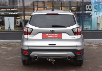 Подержанный автомобиль Ford Kuga 2018 года (6 фото)