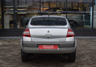 Подержанный автомобиль Renault Megane Sedan 2006 года (6 фото)