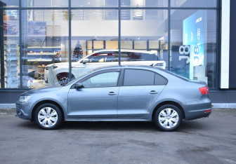 Подержанный автомобиль Volkswagen Jetta Sedan 2013 года (8 фото)