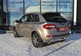 Подержанный автомобиль Renault Koleos 2012 года (7 фото)