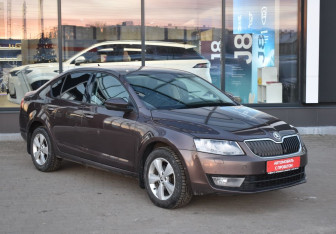 Подержанный автомобиль Skoda Octavia Liftback 2015 года (3 фото)