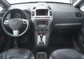 Подержанный автомобиль Opel Zafira Compactvan 2012 года (12 фото)