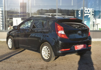 Подержанный автомобиль Hyundai Solaris Hatchback 2015 года (7 фото)