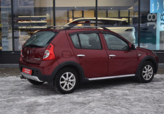 Подержанный автомобиль Renault Sandero 2012 года (5 фото)