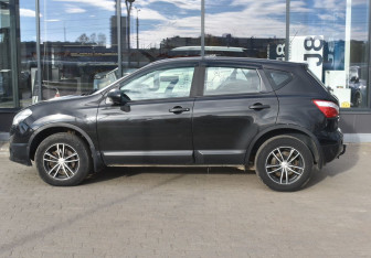 Подержанный автомобиль Nissan Qashqai 2012 года (8 фото)