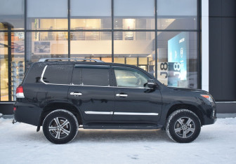 Подержанный автомобиль Lexus LX 2012 года (4 фото)