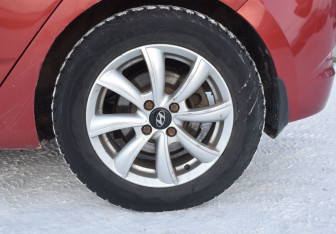 Подержанный автомобиль Hyundai Solaris Hatchback 2015 года (9 фото)