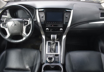Подержанный автомобиль Mitsubishi Pajero Sport 2021 года (13 фото)