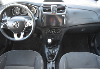 Подержанный автомобиль Renault Sandero 2020 года (12 фото)