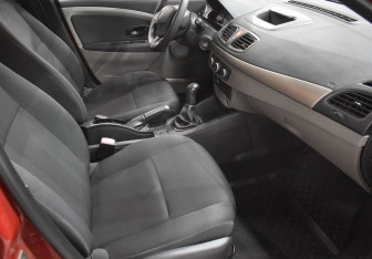 Подержанный автомобиль Renault Megane Hatchback 2011 года (10 фото)