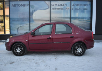 Подержанный автомобиль Renault Logan Sedan 2010 года (8 фото)