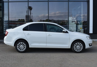 Подержанный автомобиль Skoda Rapid Liftback 2019 года (4 фото)