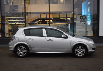 Подержанный автомобиль Opel Astra Hatchback 2011 года (4 фото)
