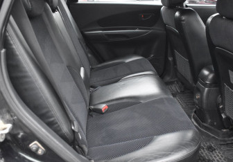Подержанный автомобиль Hyundai Tucson 2007 года (11 фото)