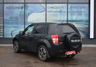 Подержанный автомобиль Suzuki Grand Vitara 2010 года (5 фото)