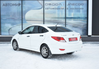 Подержанный автомобиль Hyundai Solaris Sedan 2013 года (7 фото)