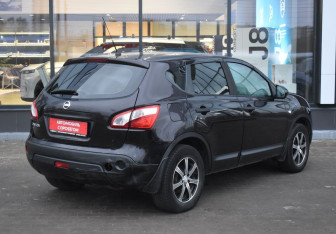 Подержанный автомобиль Nissan Qashqai 2010 года (5 фото)