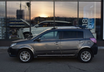 Подержанный автомобиль Geely MK Cross 2012 года (8 фото)