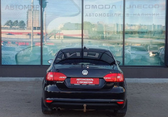 Подержанный автомобиль Volkswagen Jetta Sedan 2013 года (6 фото)