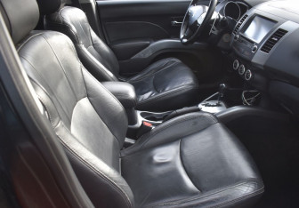 Подержанный автомобиль Peugeot 4007 2008 года (10 фото)