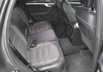 Подержанный автомобиль Volkswagen Touareg 2018 года (11 фото)