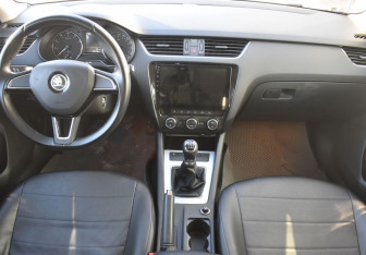 Подержанный автомобиль Skoda Octavia Liftback 2016 года (12 фото)