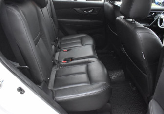 Подержанный автомобиль Nissan X-Trail 2015 года (11 фото)