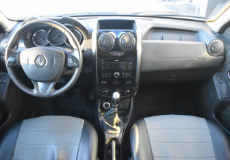 Подержанный автомобиль Renault Duster 2018 года (12 фото)