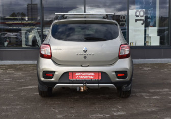 Подержанный автомобиль Renault Sandero 2018 года (6 фото)