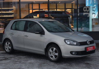 Подержанный автомобиль Volkswagen Golf Hatchback 2012 года (3 фото)