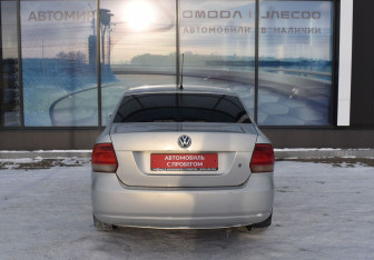 Подержанный автомобиль Volkswagen Polo Sedan 2012 года (6 фото)