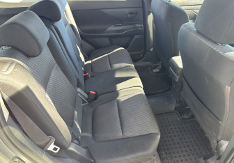 Подержанный автомобиль Mitsubishi Outlander 2012 года (11 фото)