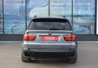 Подержанный автомобиль BMW X5 2007 года (6 фото)