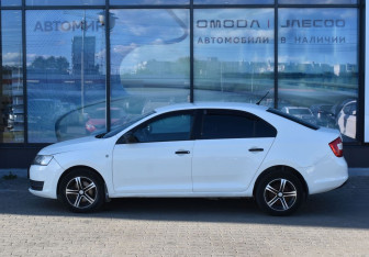 Подержанный автомобиль Skoda Rapid Liftback 2014 года (8 фото)