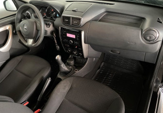 Подержанный автомобиль Nissan Terrano 2017 года (9 фото)