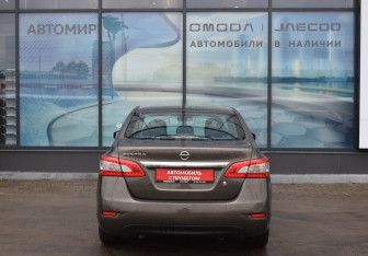 Подержанный автомобиль Nissan Sentra Sedan 2015 года (6 фото)