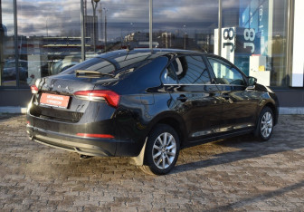 Подержанный автомобиль Skoda Rapid Liftback 2022 года (5 фото)