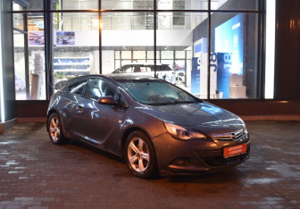 Подержанный автомобиль Opel Astra Hatchback 2012 года (3 фото)