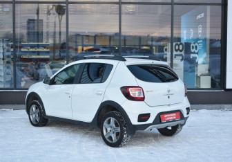 Подержанный автомобиль Renault Sandero 2019 года (7 фото)