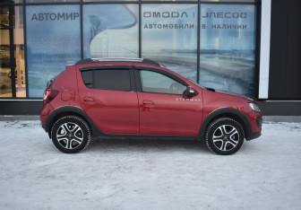 Подержанный автомобиль Renault Sandero 2014 года (4 фото)