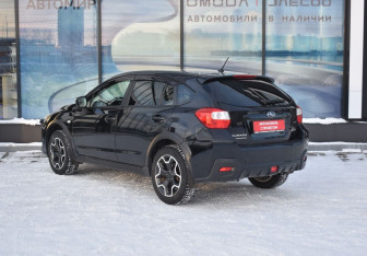 Подержанный автомобиль Subaru XV 2014 года (7 фото)