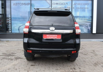 Подержанный автомобиль Toyota Land Cruiser Prado 2015 года (6 фото)