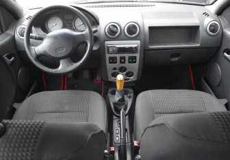 Подержанный автомобиль Renault Logan Sedan 2008 года (12 фото)