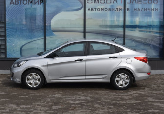 Подержанный автомобиль Hyundai Solaris Sedan 2011 года (8 фото)