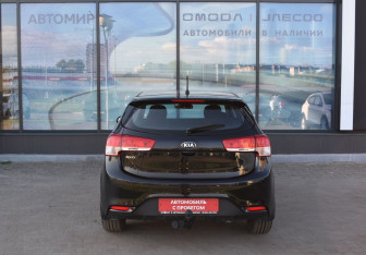 Подержанный автомобиль Kia Rio Hatchback 2015 года (6 фото)